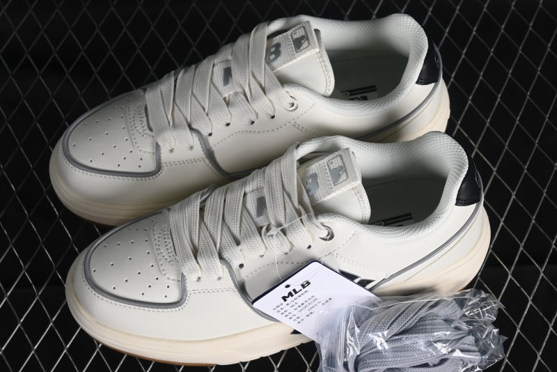 MLB Chunky Liner Basic New York Yankees Thick Sole Platform Sneakers with 6cm Height Increase - 3ASXCA12N50IVS
