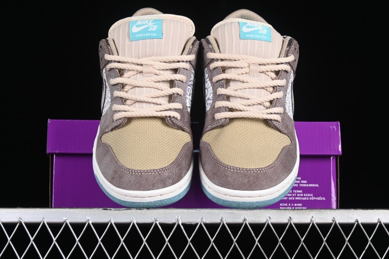 Nike SB Dunk Low Retro Sneakers with Floral Embossed Design and Tiffany Blue Accents - FZ3129-200