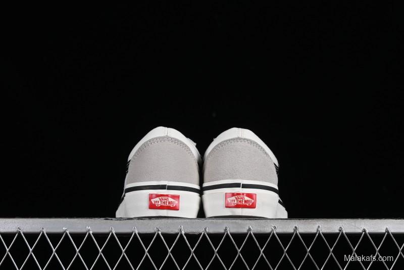 Vans Old Skool Reissue 136 Low-Top Skate Shoes with Detachable Cushioned Insole - VN000MT6KIG