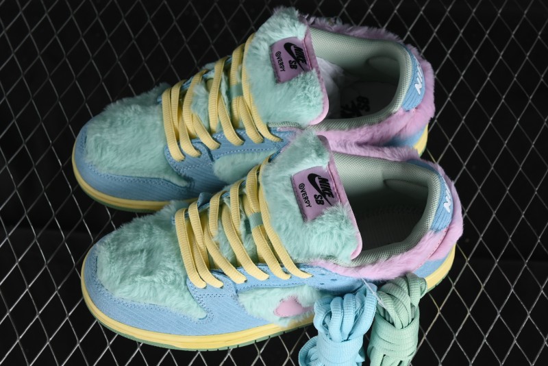Nike SB Dunk Low Verdy x Nike Visty Collaboration Sneakers - FN6040-400
