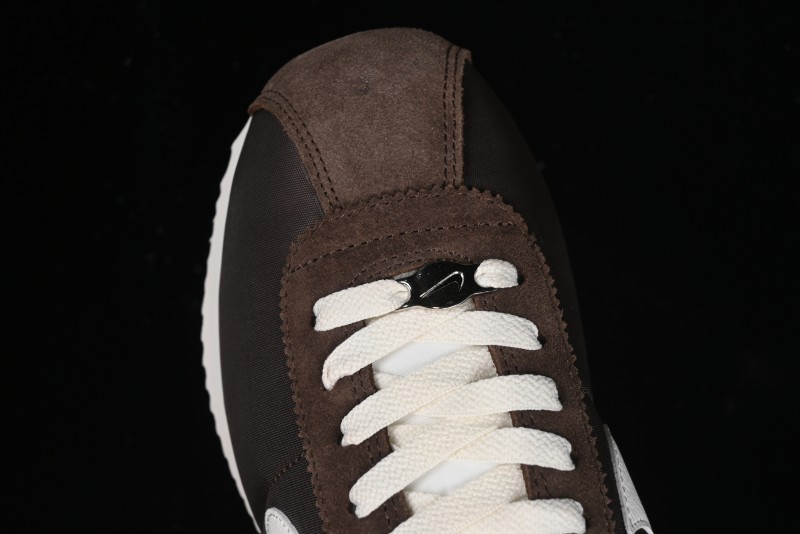 Nike Classic Cortez Leather Retro Running Shoes - DZ2795-200