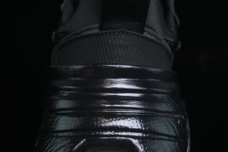 Nike Runtekk V2K Low-Top Retro Running Shoes with Cushlon Foam and Distressed Midsole - HQ1582-001