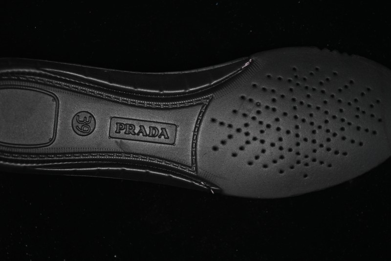 Prada Cloudbust Air Thunder Lifestyle Low-Top Sneakers with Anti-Slip and Wear-Resistant Design - 1E819L