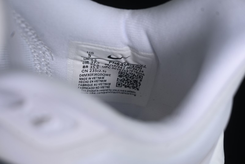 Nike Zoom Fly 6 Lightweight Responsive Running Shoes with React Foam and Carbon Fiber Plate - FN8454-100