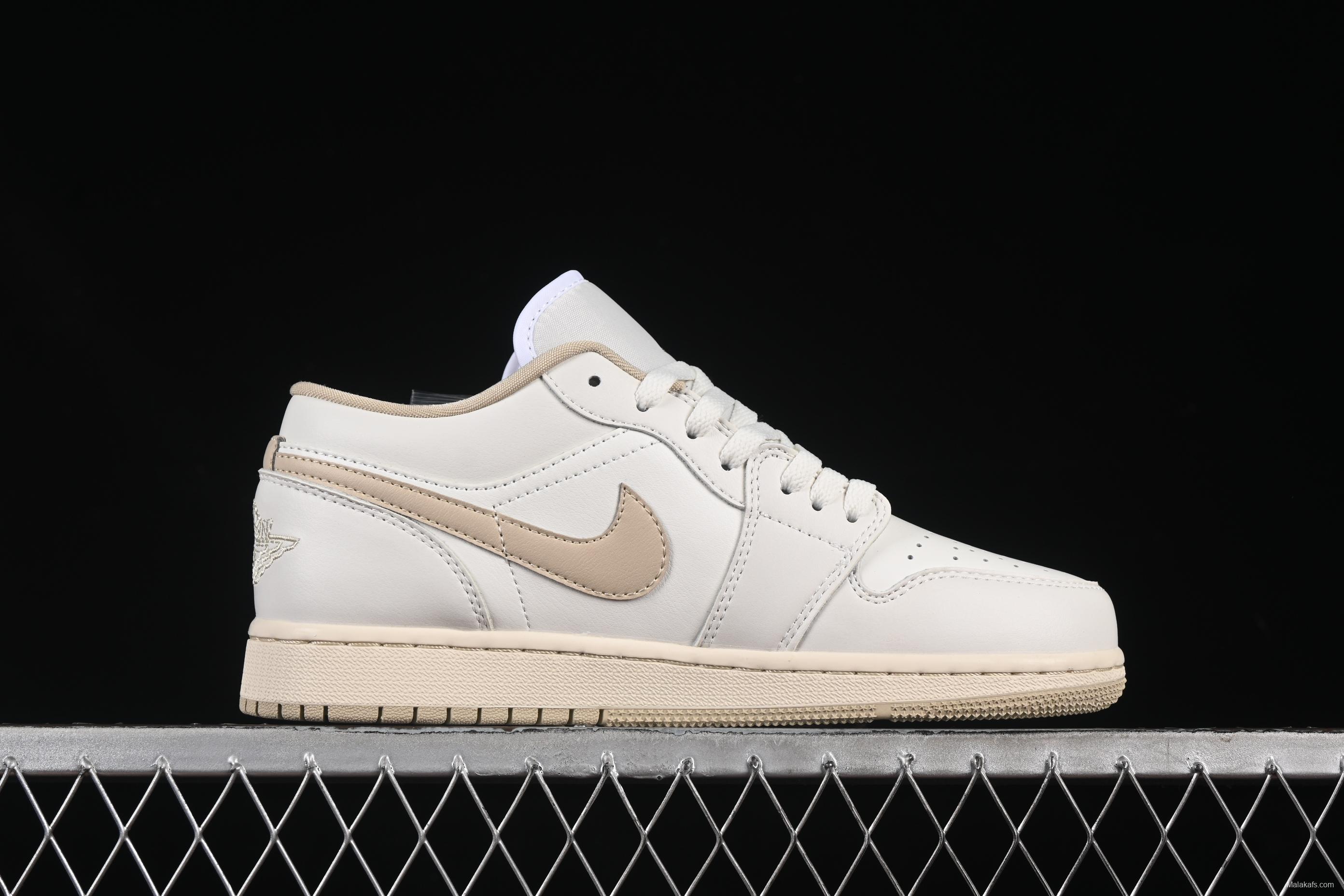 Nike Air Jordan 1 Low AJ1 Casual Sneakers in White - DC0774-112
