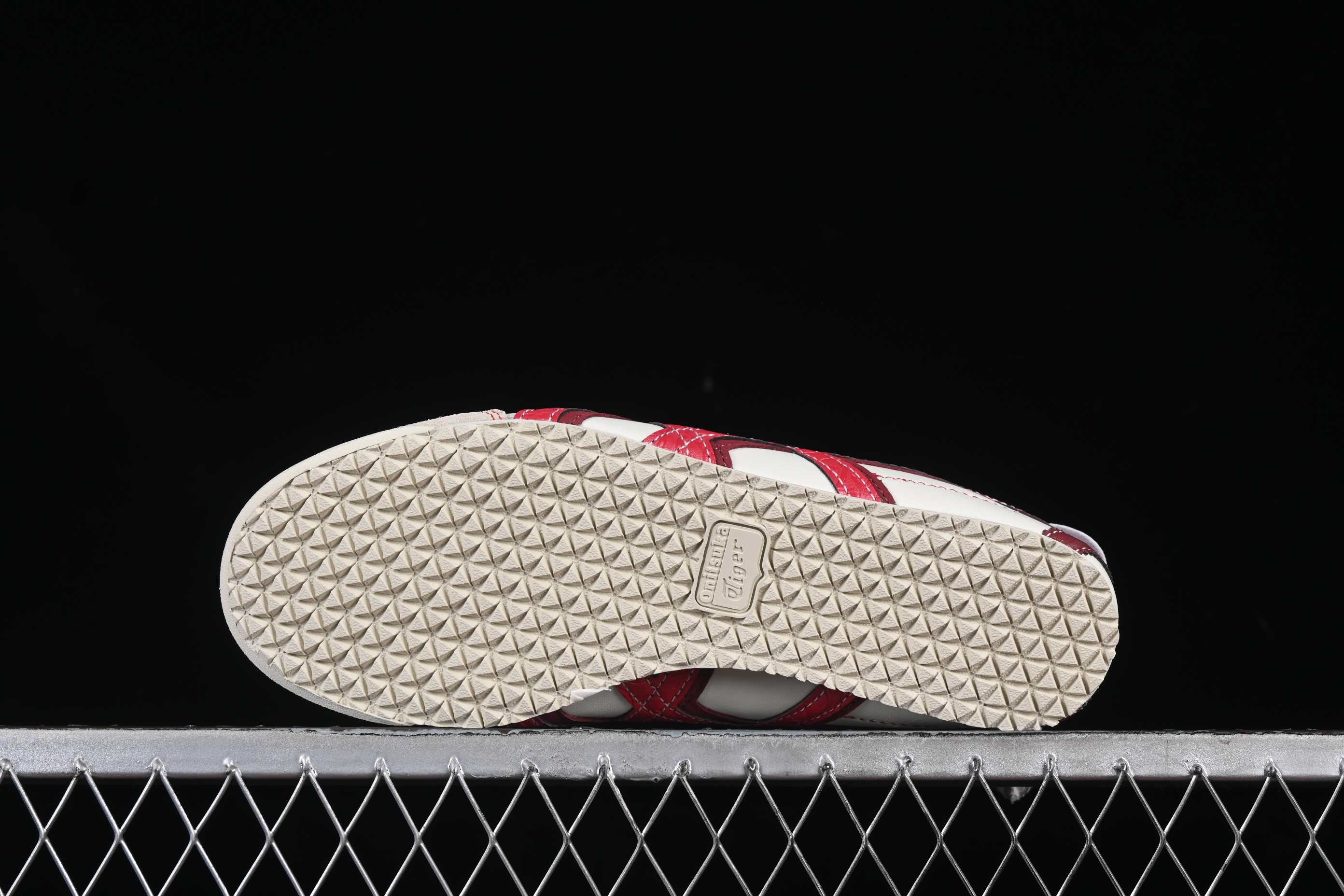 Onitsuka Tiger Mexico 66 Low-Top Leather Sneakers for Casual Running - 1183C391-100