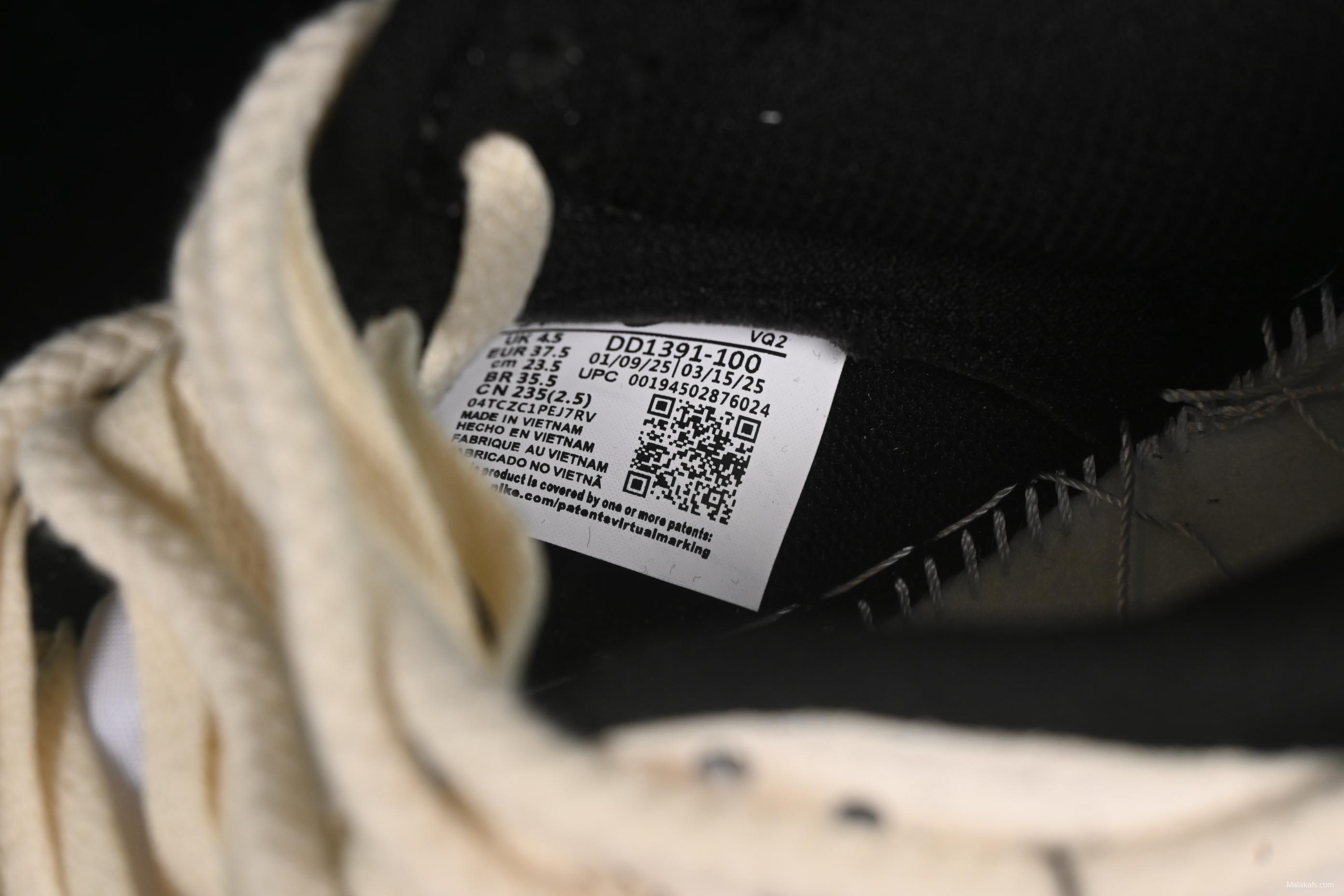 Nike Dunk Low Retro Casual Sneakers with Panda Cheesy Colorway and Splatter Effect - DD1391-100