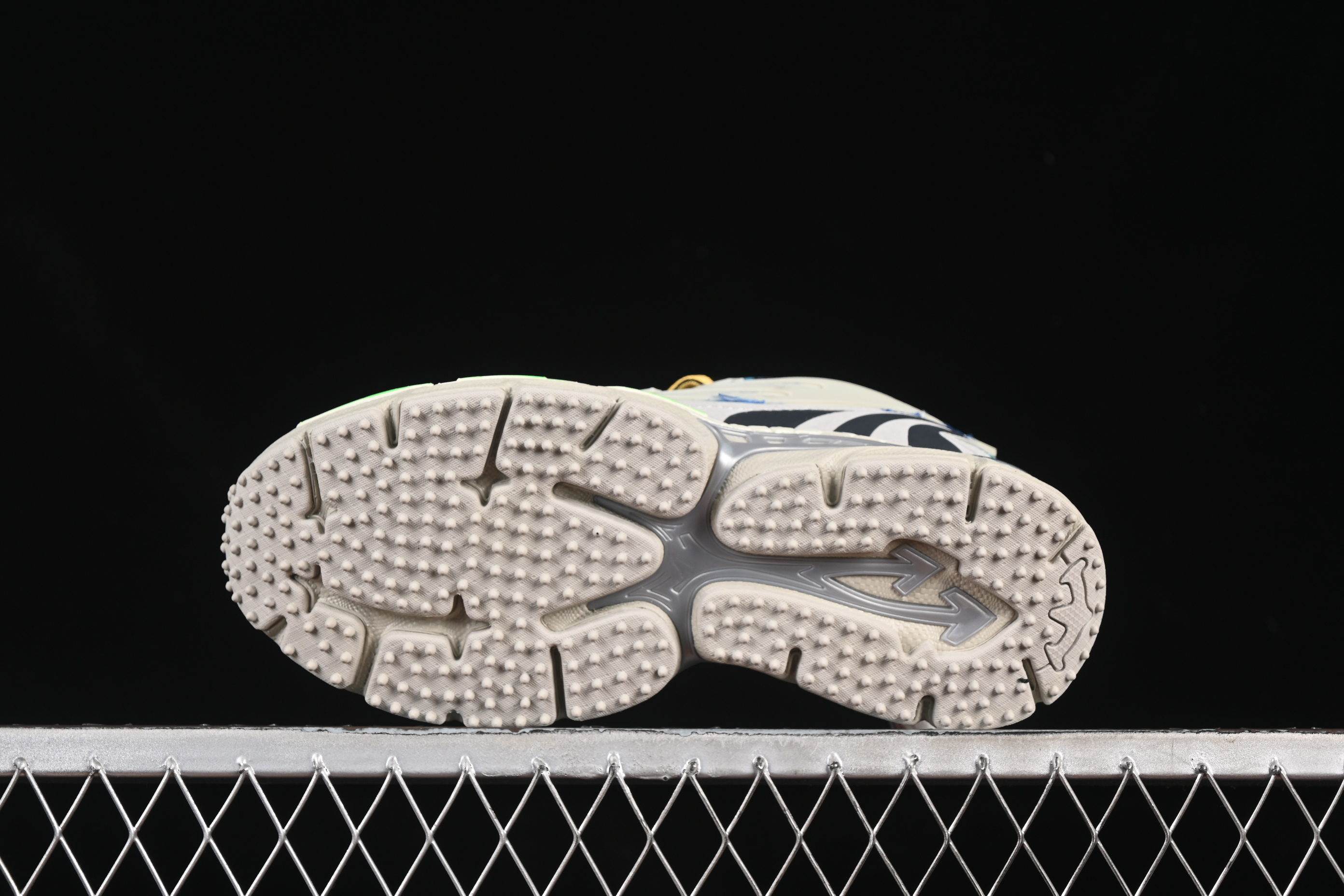 Off-White Be Right Low-Top Lifestyle Sneakers in Grey Green - C.D4
