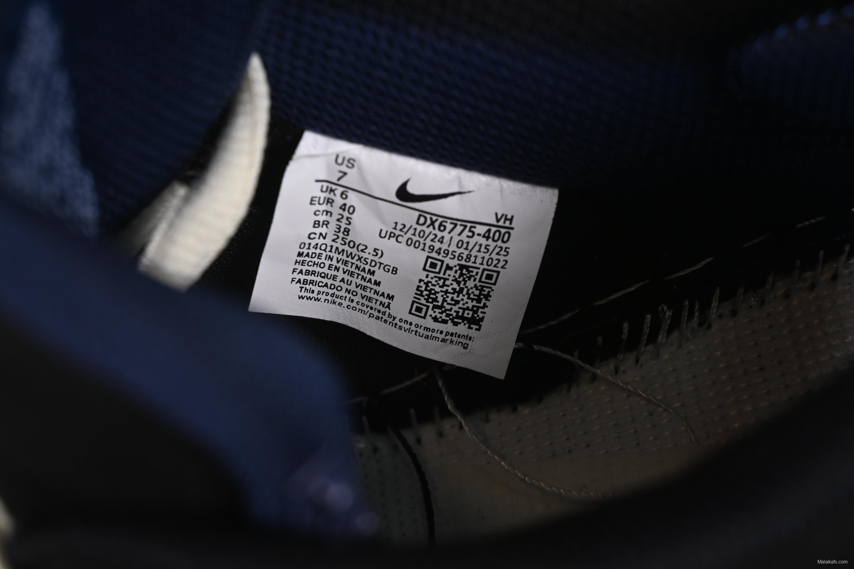 Nike SB Dunk Low Black Hole Low-Top Skateboarding Shoes - DX6775-400