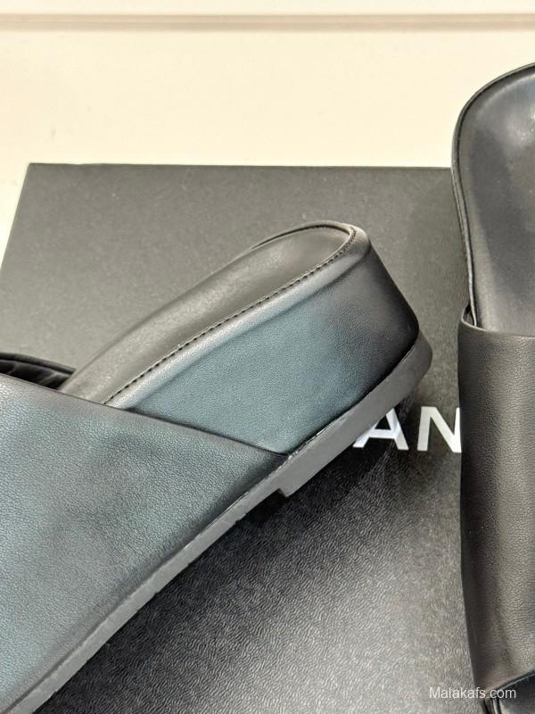 2025 Slippers Chanel Black Leather Slippers KFY00250