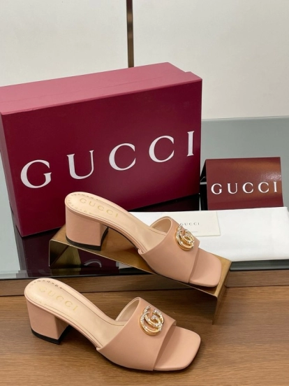 2025 Women Gucci Pink Leather Slippers GG Crystal Buckle LY00280