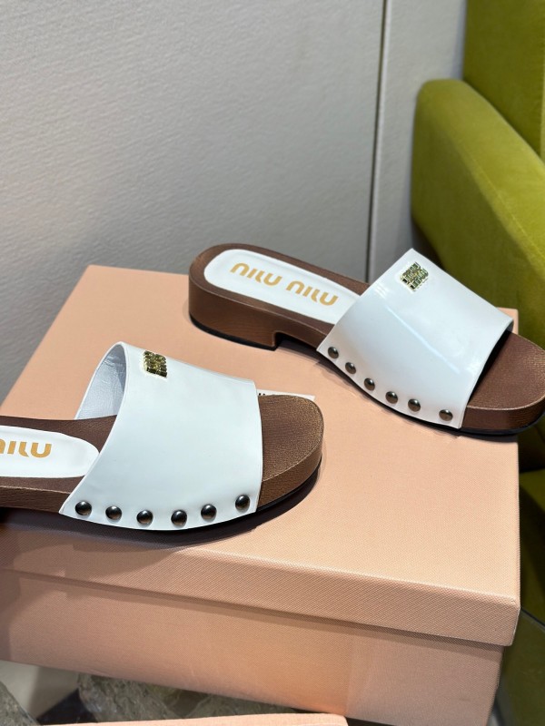 2025 Women Miumiu White Leather Slippers