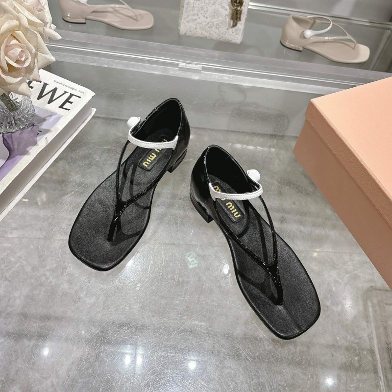 2025 Women Miu Miu Black Patent Leather T-strap Sandals With Contrast Strap KFY00289 (F)