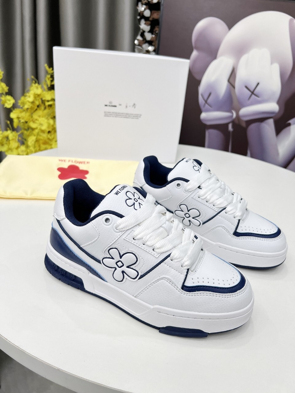2025 Unisex WEFLOWER White Navy Leather Sneakers LY00280