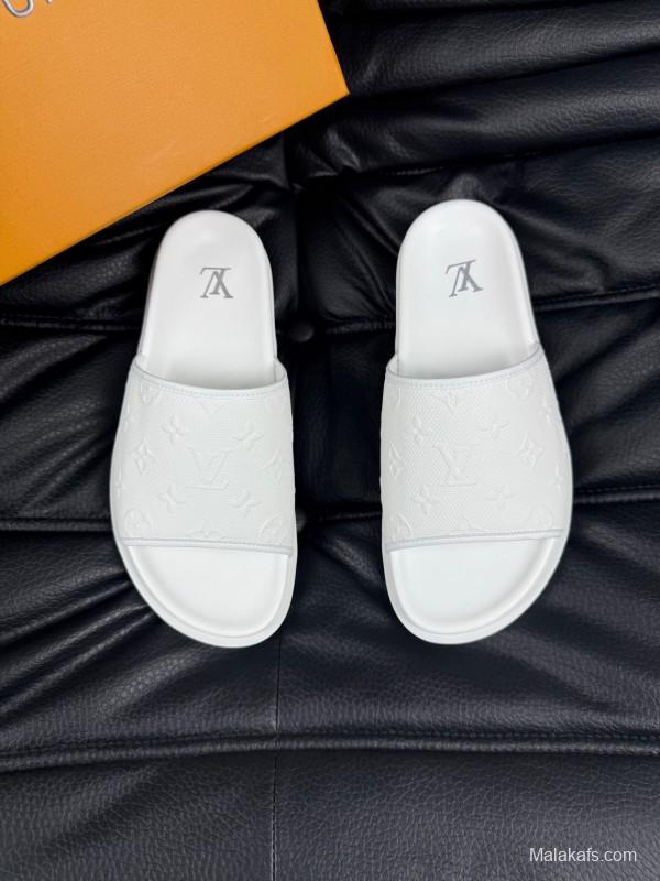 2025 Unisex Louis Vuitton White Leather Slippers AS00170