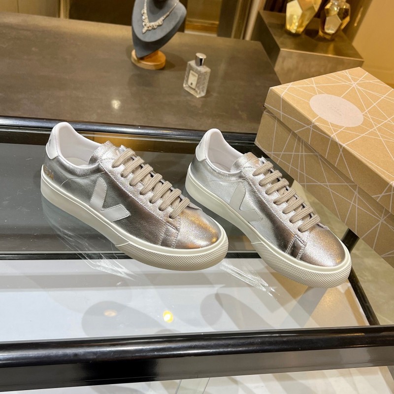 VEJA Classic White Sneakers V Logo Lace-Up Retro Flat Platform Casual Sports Shoes - LY00220/LY00230