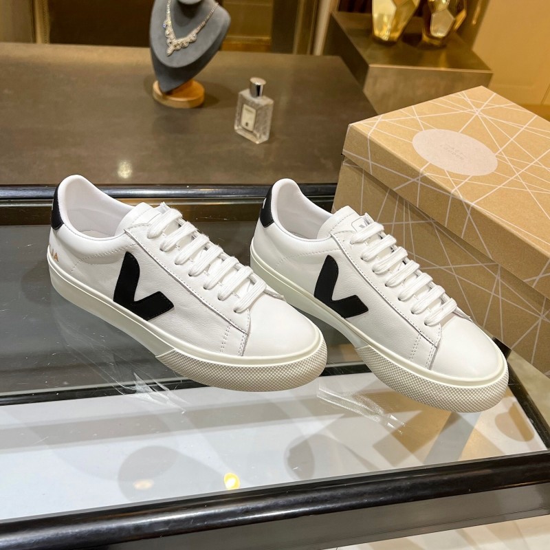 VEJA Classic White Sneakers V Logo Lace-Up Retro Flat Platform Casual Sports Shoes - LY00220/LY00230