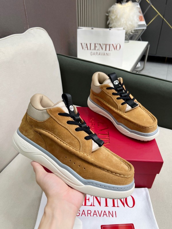 VALENTINO RUNBOOT Mid-Top Sneakers with Urban Casual Design - AS00380