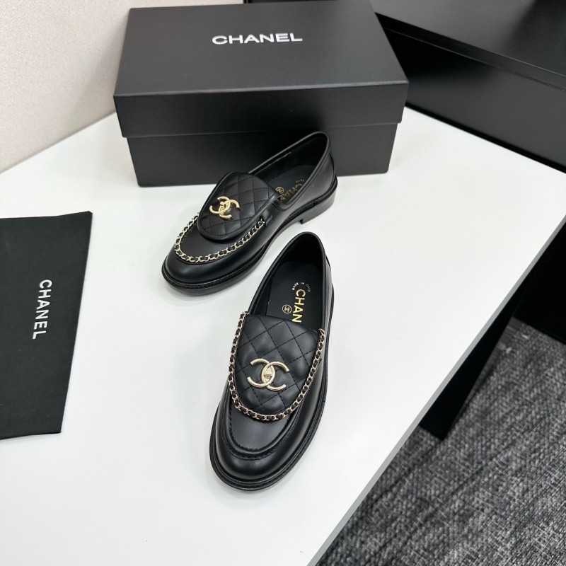 Chanel Classic Flap Chain CC Loafers with Buckle Closure - LY00320