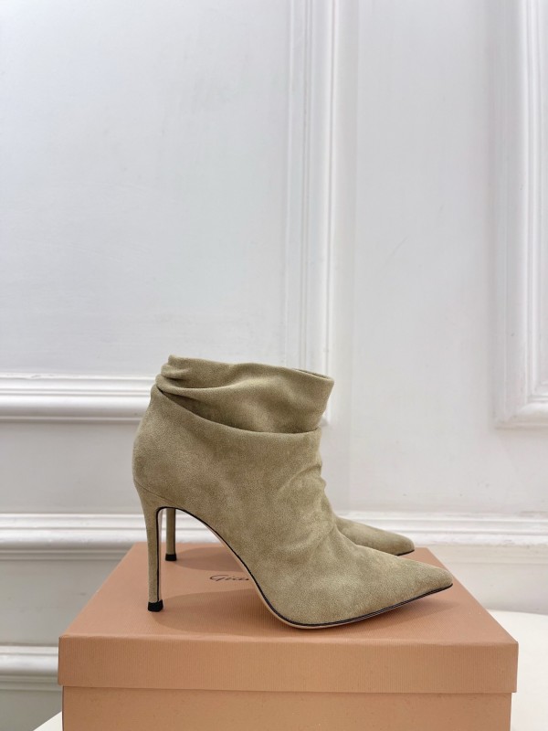 Gianvito Rossi GR Pointed Toe Retro Pleated High Heel Ankle Boots - KFY00340