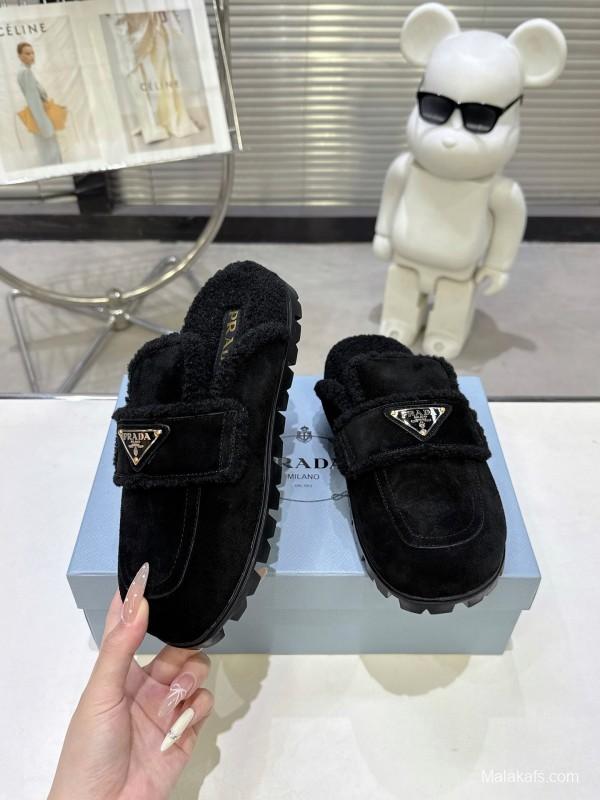 Prada Fall/Winter 2025 New Fur Mule Slippers Triangle Buckle Bread Head Semi-Slippers - KFY00270