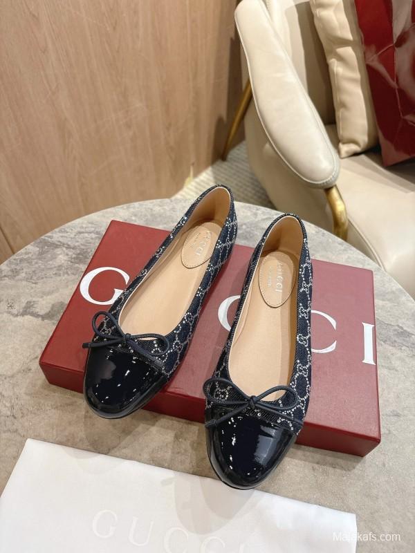 Gucci Women's Ballet Flats with Shiny GG Denim and Leather Bow - LY00330
