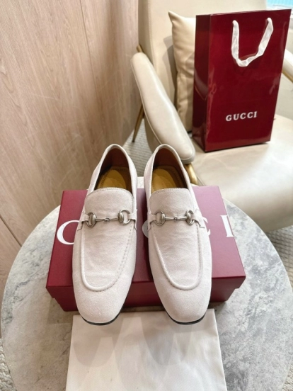 Gucci Leather Loafers with Horsebit Detail - LY00330