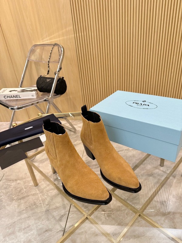 Prada Classic Pointed Toe Boots - L Y00310