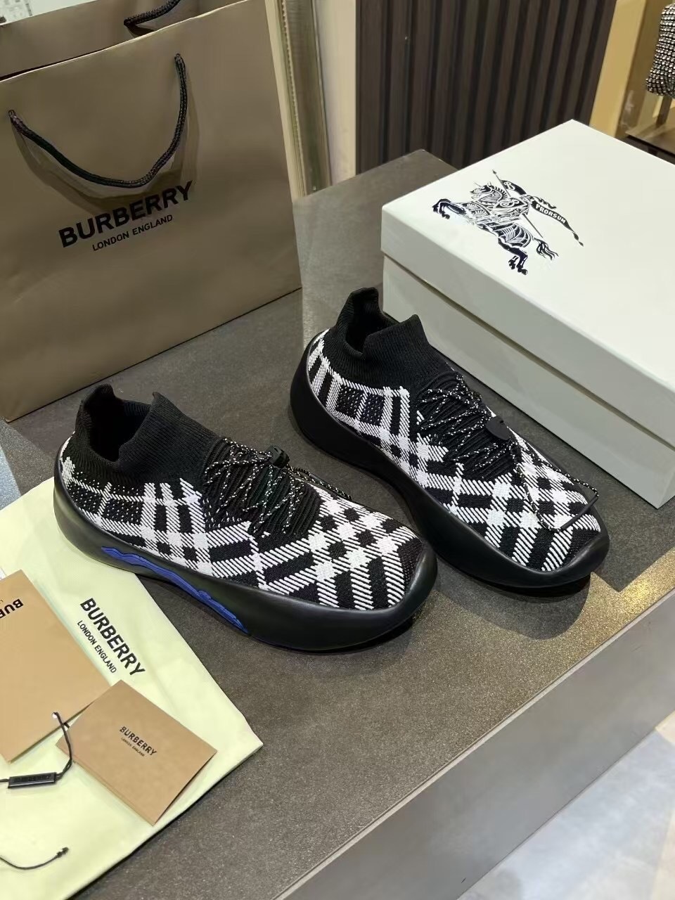 Burberry 2025/SS Italian-Made Sneakers - KFY00280