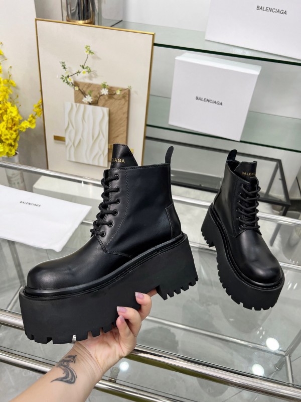 Balenciaga Fall/Winter 2025 Platform Ankle Boots - LY00350