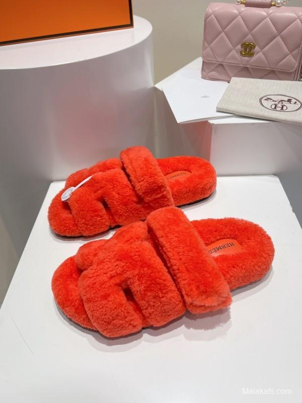 Herschel Supply Co. Love Uncle Full Wool Slippers with Wavy Fur Design - LY00270
