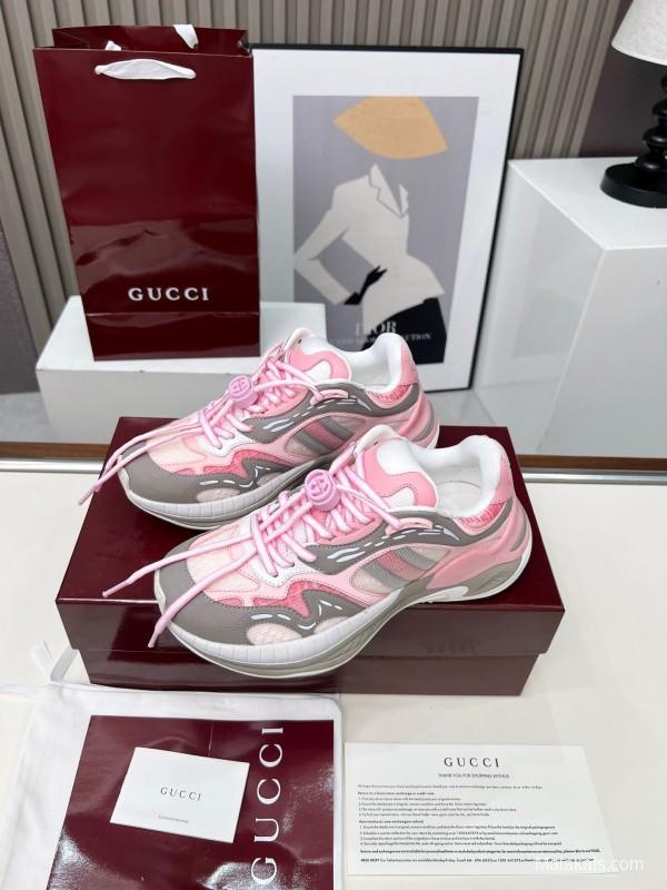 Gucci 2025 SS Collection 2.0 Sneakers with Retro-Futuristic Design and Reflective Stripes - LY00460