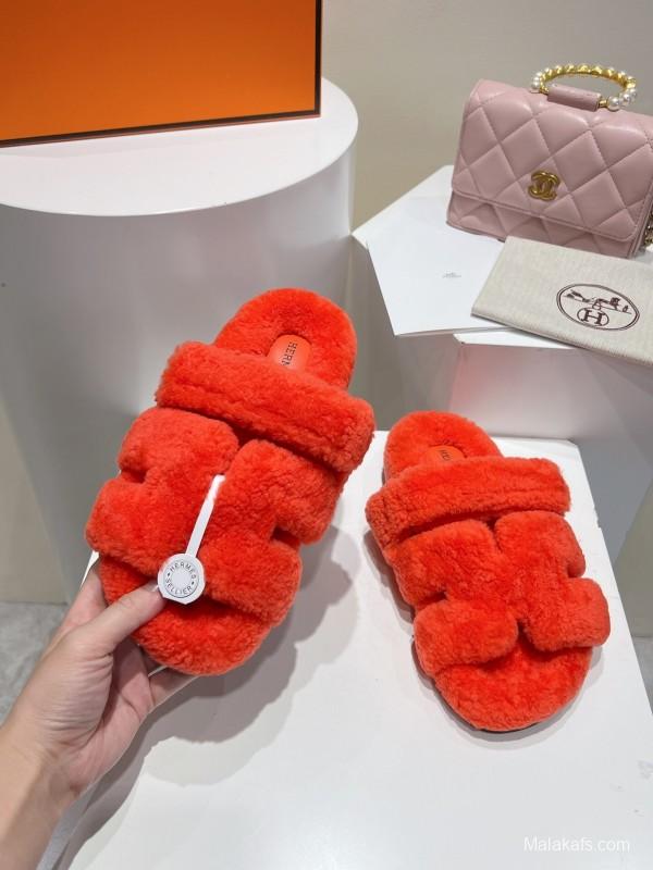 Herschel Supply Co. Love Uncle Full Wool Slippers with Wavy Fur Design - LY00270