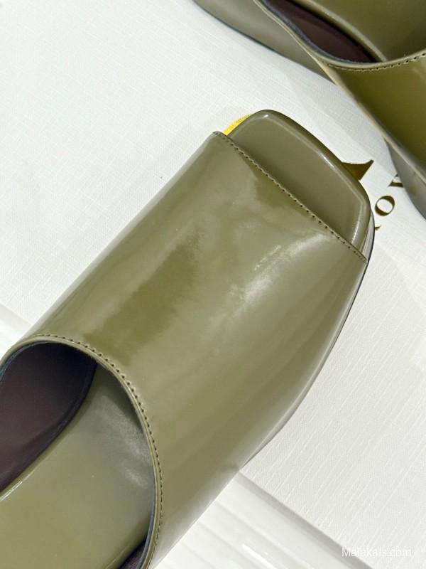 The Row Fall/Winter 2025 Platform Slides - KFY00280